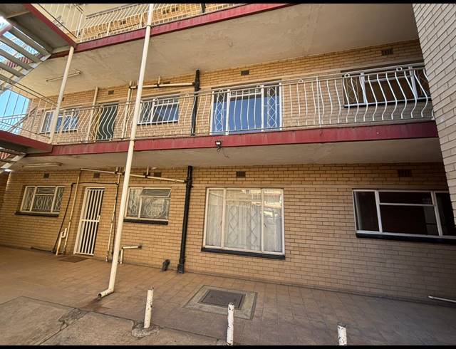 2 BEDROOM FLAT FOR SALE IN VEREENIGING CENTRAL